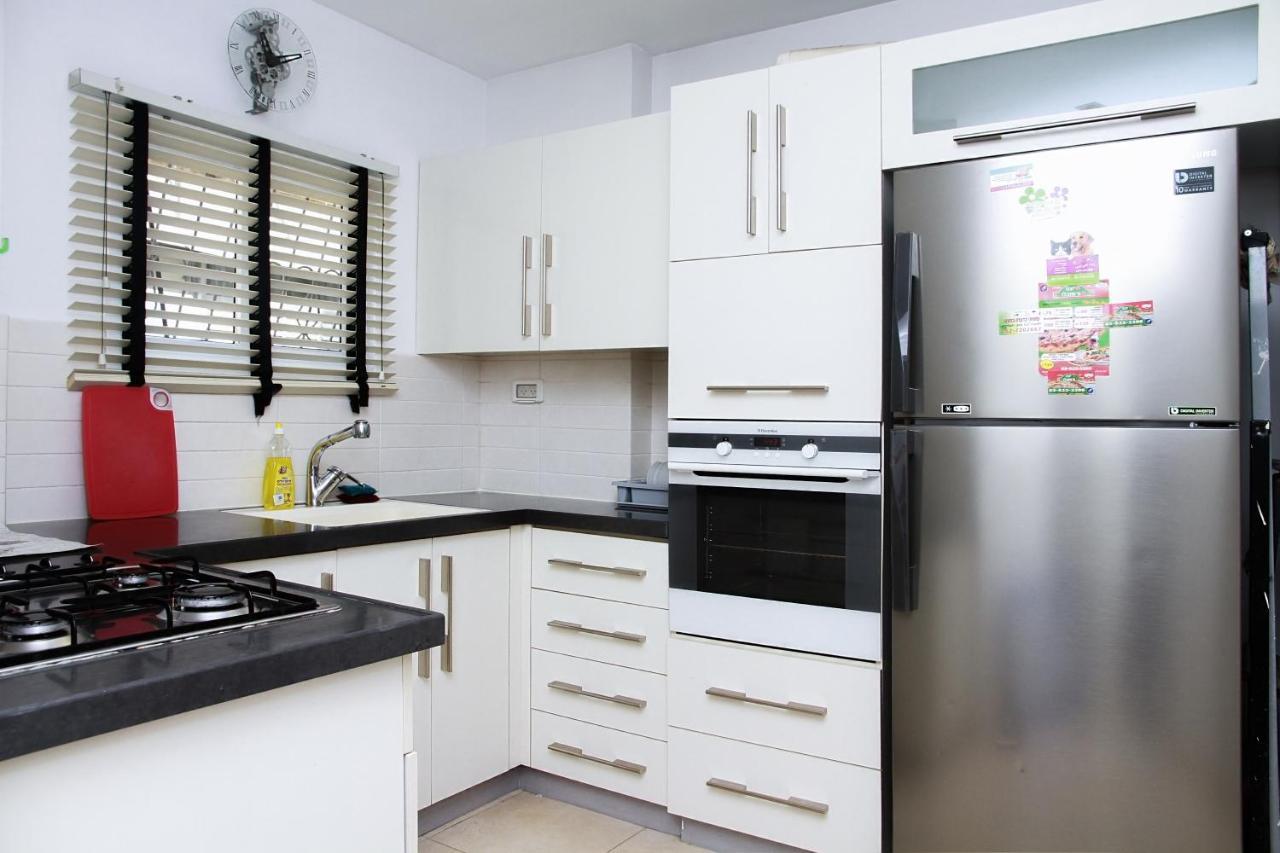 Isramax Tchernikhovski Apartment Bat Yam Eksteriør billede