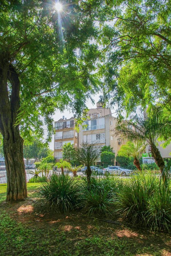 Isramax Tchernikhovski Apartment Bat Yam Eksteriør billede